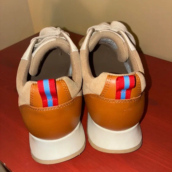 J McLaughlin Stylish Beige and Cream Women’s Sneakers Sz 8 Gently used - Picture 7 of 12